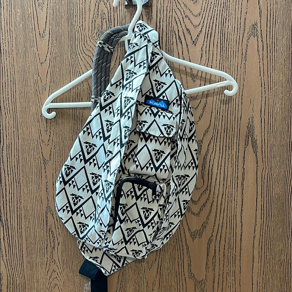 (NWOT) Kavu Black and White Geometric Bags